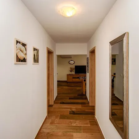 Ondine With 3 Bedrooms In Istrien *