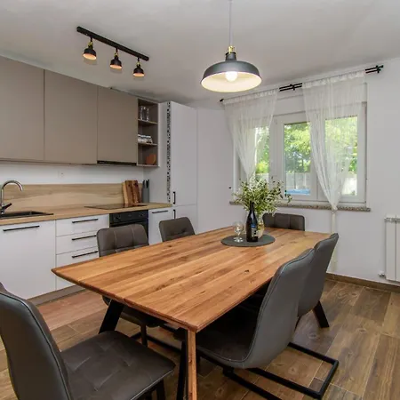 Ondine With 3 Bedrooms In Istrien * Hrboki