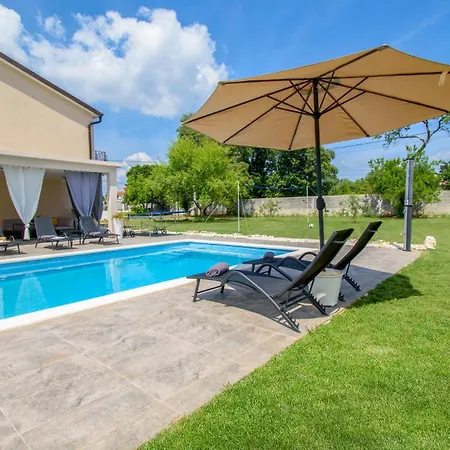 Villa Ondine With 3 Bedrooms In Istrien Hrboki