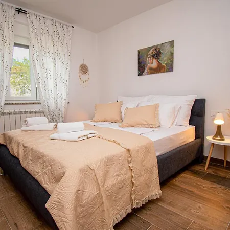 Villa Ondine With 3 Bedrooms In Istrien Hrboki
