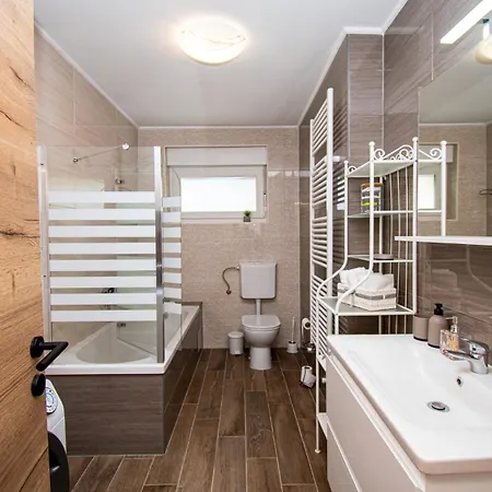Ondine With 3 Bedrooms In Istrien Villa Hrboki