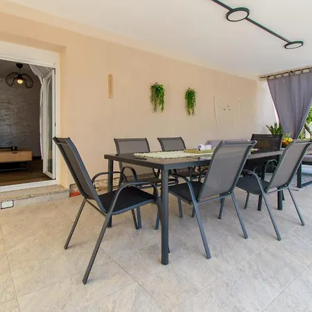 Ondine With 3 Bedrooms In Istrien Villa Hrboki