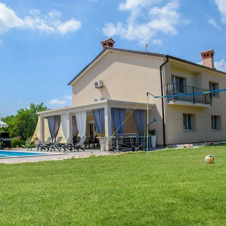 Ondine With 3 Bedrooms In Istrien