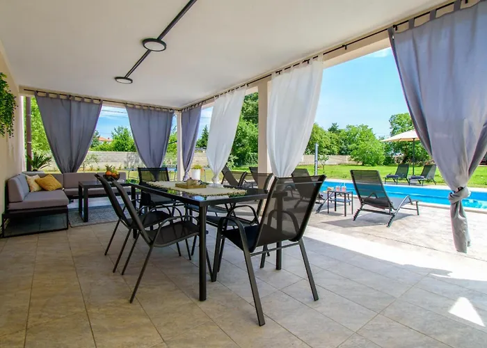 Ondine With 3 Bedrooms In Istrien * Hrboki