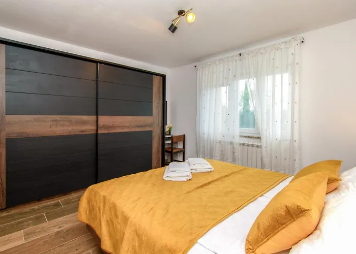 Ondine With 3 Bedrooms In Istrien