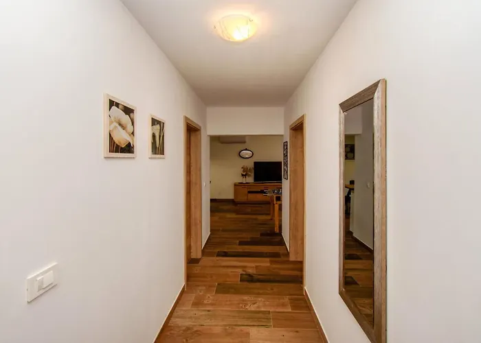 Ondine With 3 Bedrooms In Istrien *