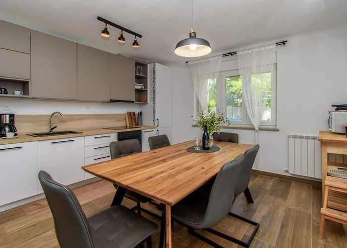 Ondine With 3 Bedrooms In Istrien * Hrboki