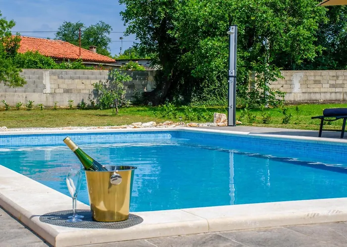 Ondine With 3 Bedrooms In Istrien